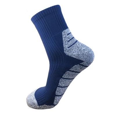 China New Fashion Breathable Basketball Soccer Football Boots Male Terry Breathable Sports Socks For Men for sale