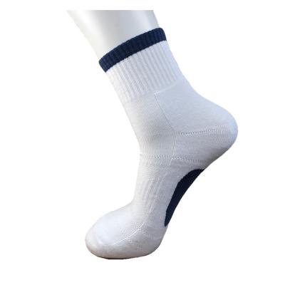 China New Fashion Breathable Warm Colorful Cotton Football Breathable Performance Sports Wear Terry Men Socks for sale