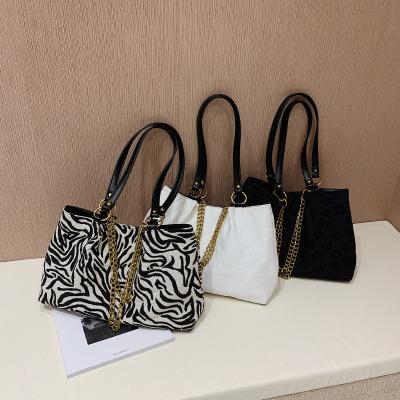 China 2022 fashion large capacity high quality ladies handbag Tote Soft Nylon wholesale casual women bolsos bags handbags for sale