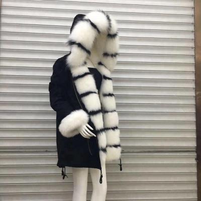 中国 2018 Winters Real Fur Striped Parka Jacket Fashion Real Fur Parka With Fur Hood For Women Use 販売のため