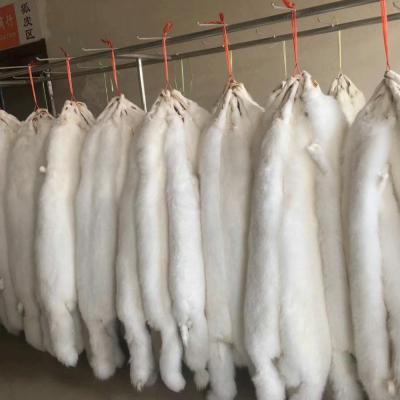 中国 High quality cheap flats blue fox fur plush silver fox fur blue fox fur natural pelt wholesale cheap real pelts 販売のため