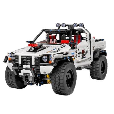 China Build Toy Wholesale MOC-2412 APP Motorized Silver Flagship Off-Road Car Building Block Bricks Legoed Technic Car MOLD KING 18005 for sale