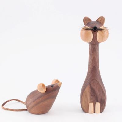 China Nordic Home Furniture China Solid Wood High Quality Mouse and Cat Central Institute of Statistics Toy Study Decoration Wooden Craft for sale