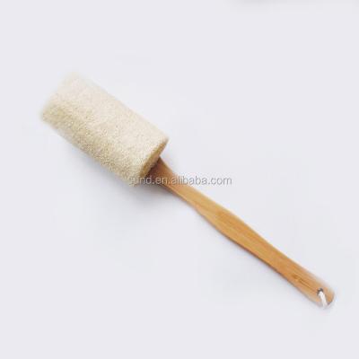 China OEM Natural loofah sponge body brush bath brush with wooden handle,handy bath loofah massage back scrubber with cotton rope en venta