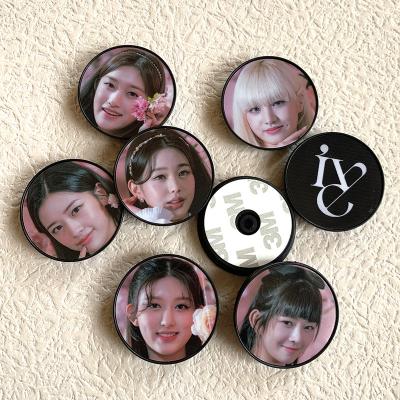 China L712 Customizable Customizable KPOP IVE Character Holders Fans Gift Flexible Expanding Bonding Collage Accessory Gift Phone Holder for sale