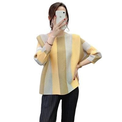 China FXZ New Design QUICK DRY Women Round Neck Contrast Color Striped Half Sleeve Pleated Tops Ladies Loose Pleated Top for sale