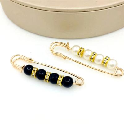 China Fashionable Jewelry Maker Spot Trendy Fashion Ladies Brooches Clothes Decoration Pins Alloy Pearl Electroplating Brooch for sale