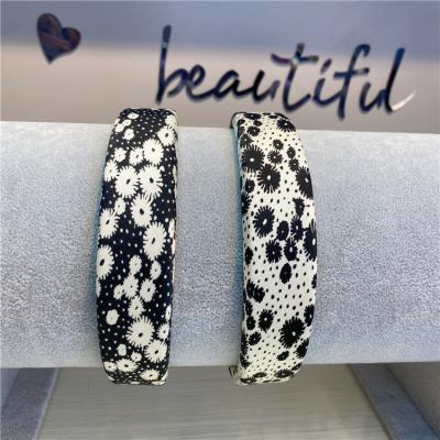 China Black And White Daisy Print Headband For Adult Headdress Jewelry 2021 Stain Wholesale Fashionable Hair Accessories for sale