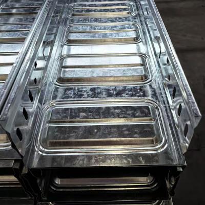 China Stärke Korrosionsbeständig Leichtgewicht Wandmontierte Metallkabelfächer Troughkabelfächer zu verkaufen