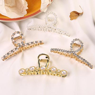 China Friendly Material Korea Styles Fashion Hair Accessories Pearl Alloy Metal Hair Claw Clip Creative Geometric Hairpin For Women for sale