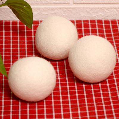 China Hot Sell Factory Reusable Natural High Quality Soft Cleaning Laundry Washing 100% Organic Nature Wool Felt Balls Eco-friendly for sale