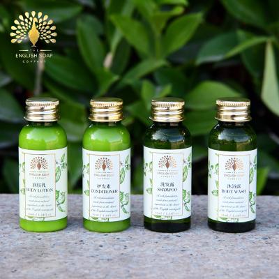 China Luxury Customized Hotel Amenities Set Shampoo Bath Gel Conditioner Lotion for sale