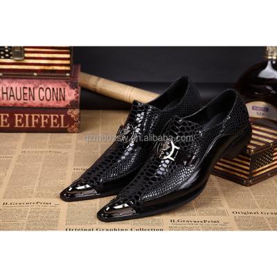 China Designer Shoes Leather Zapatos Hombre Designer Fashion Trend Men's Loafers Metal Oxford Shoes Pointed Formal Men's Stylish Oxford Shoes For Men for sale