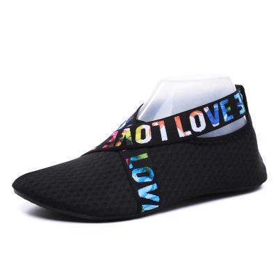 China Fashion Trend Size 35-44 Water Shoes Outdoor Beach Men Yoga Pool Women Surfing Exercise Swimming Aqua Socks Quick-Dry Barefoot Shoes for sale