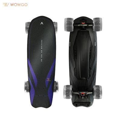 China 8 Ply Canadian Maple 2022 hot sale shortboard Canadian Maple 40kph 25km real range 2*680w dual hub motor 10S2P 36V WowGo mini 2 electric skateboard for sale