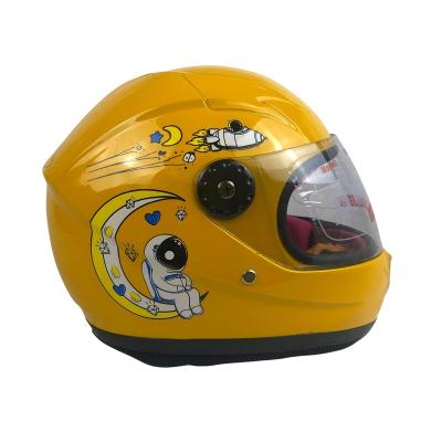 China Fashionable Full Face Helmet For Kids With Latest Graphic Motorcycle Bracket Kids Astronaut Helmet for sale