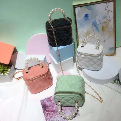 China Wholesale Fashion Shoulder Cross - Body Bag Lingge Pearl Jelly Bags Portable Women for sale