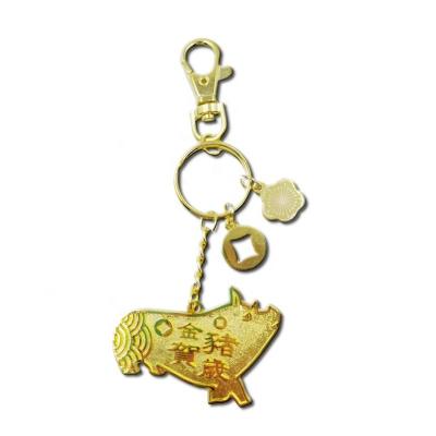 China All Stage Lucky Pig Metal Keychain Bunny Fashion Metal Football Club Tank Top T-shirt keychains With Compass With Rhinestones for sale