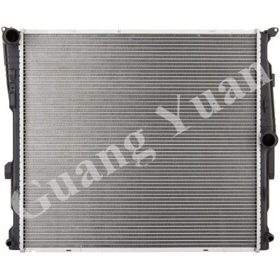 China Radiador de aluminio del reemplazo de encargo anti de la corrosión para el coche/la alta transferencia de calor auto en venta