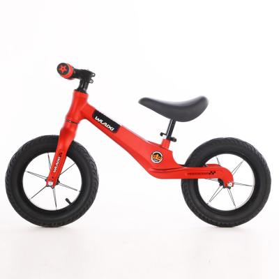 China Magnesium Alloy Steel Balance Bike Kids Push Balance Bike Lightweight Balance 12 Inch Vintage Kids Bike for sale