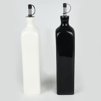 China Sustainable kitchen sets ceramic cookhouse, 250 ml Oil&Vinegar bottles, 2 pieces of solid oil bottle custom porcelain for sale