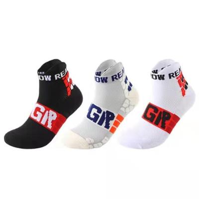 China OEM Breathable Wholesale Men Running Sports Socks , Cycle Logo Basketball Socks Custom Made Athletic for sale