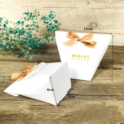 China Recyclable High Quality Custom Jewelry Cute Portable Shoping Bouquet Bags Christmas Paper Bag for sale