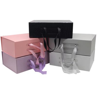 China New Design Good Quality Recyclable Hard White Recycled Christmas Big With Ribbon Gift Box For Clothing Shoes for sale