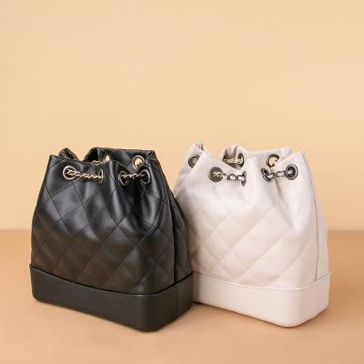 China Waterproof Custom Women Bag Large Capacity Soft Genuine Leather Black Women Bag Bucket Bag Embroidered Pattern for sale