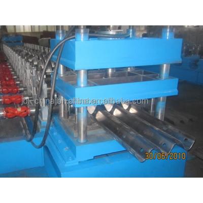 China Building Material Stores Crash Barrier Beam Road Guardrail Roll Forming Machine for sale