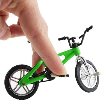 China Finger Toys 2021 New DIY Die Cast Toys Finger Skateboard Wheels Fingerboard Park Custom Finger Skateboard Ramp for sale