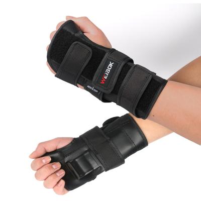 China Universal Wrist Guards With Palm Protection Pads Protective Gear Wrist Skating Brace For Adults for sale