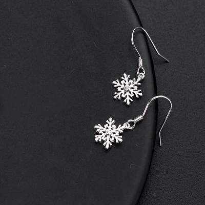 China High Quality Women's High Quality Snowflake Stud Earrings Minimalist Design Diamond Stud Earrings Jewelry for sale