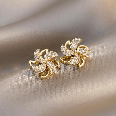 China TRENDY Women Shape Jewelry Copper Trendy Gold Plated Rotatable Windmill Shape Stud Earrings for sale