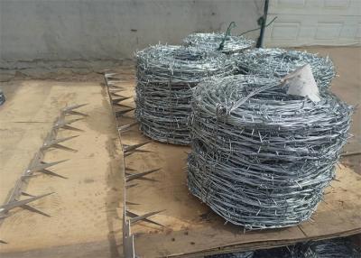 China PVC Coated Bob Wire Double Strand Galvainzed Bobbed Wire Silver Color for sale